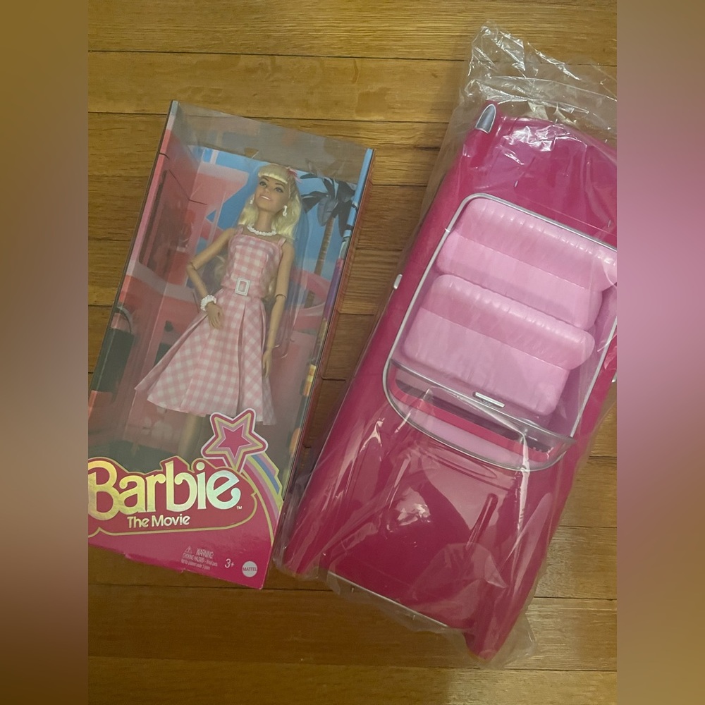 Margot Robbie Barbie doll and car
